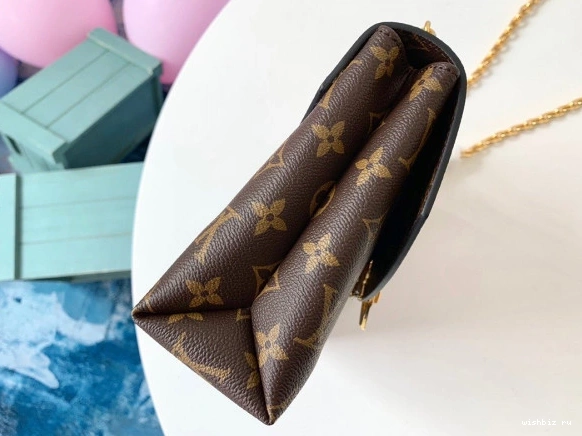 WIS LOUIS SAINT-PLACIDE VUITTON 0130